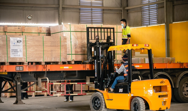 Lào tiếp tục nhập siêu trong tháng 5