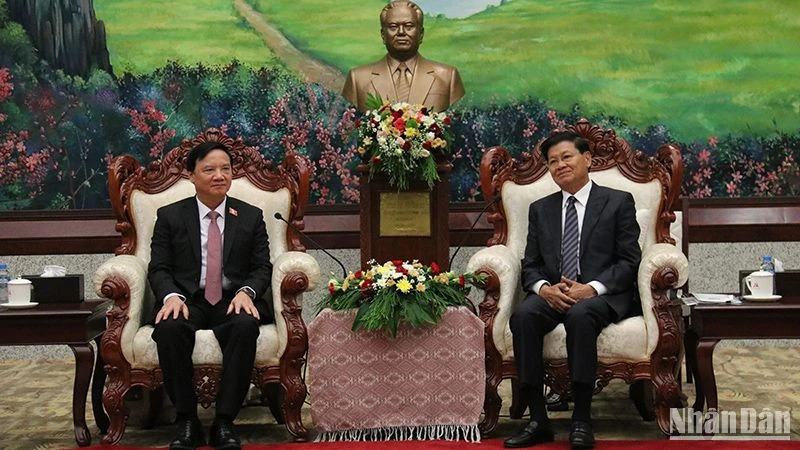 Việt Nam và Lào chia sẻ kinh nghiệm về nghiên cứu lập pháp