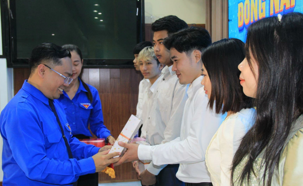 Ngày hội thanh niên Việt Nam – Lào thắm tình đoàn kết