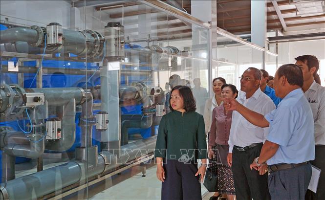 Đoàn công tác Lào tìm hiểu hoạt động Công đoàn tại Cà Mau