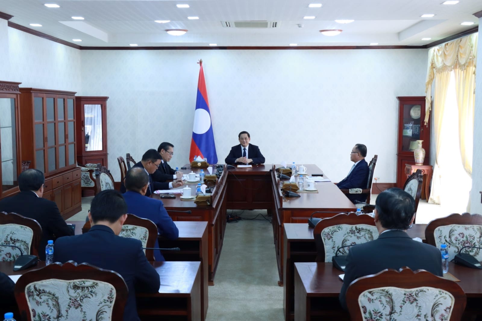 Thủ tướng Lào và Nhật Bản điện đàm, sẵn sàng tiến hành các chuyến thăm chính thức