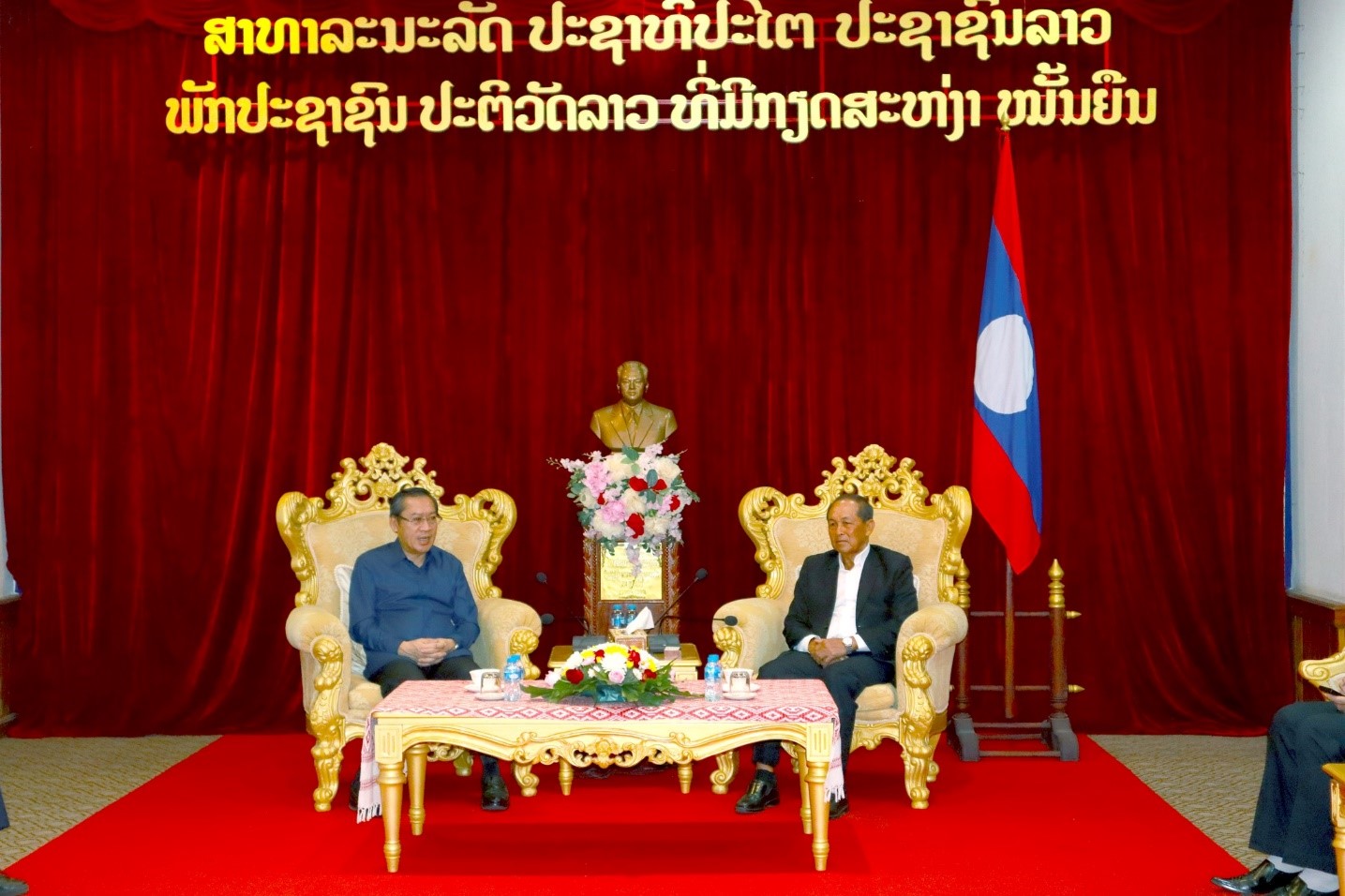 Bộ trưởng Bộ Năng lượng và Mỏ Lào thăm và làm việc tại tỉnh Luang Prabang