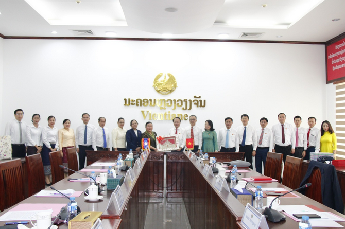 Hội đồng Nhân dân Vientiane và Hội đồng Nhân dân Nghệ An tăng cường hợp tác
