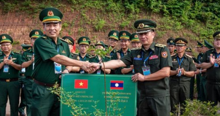 Sĩ quan trẻ Biên phòng Việt Nam – Lào chung tay xây dựng biên giới hai nước hòa bình, hữu nghị, ổn định, hợp tác và phát triển