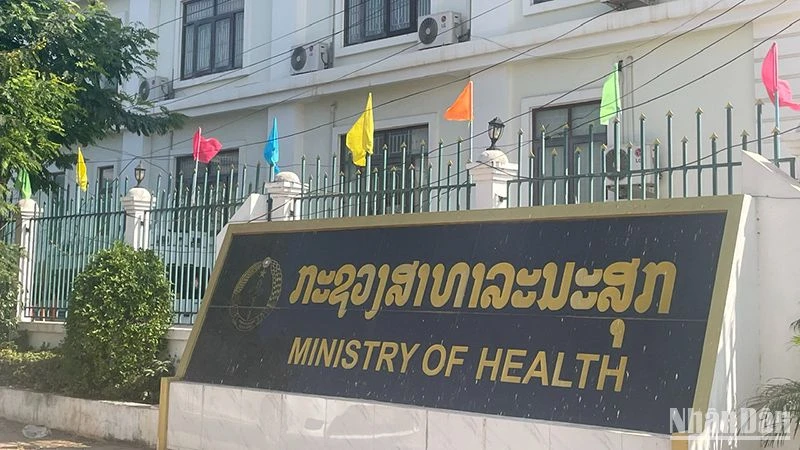 Bộ Y tế Lào tăng cường quản lý dược phẩm và trang thiết bị y tế