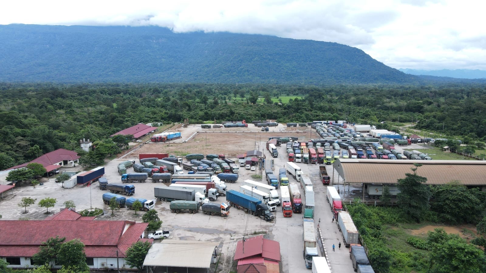 Trong 6 tháng đầu năm 2024, Cửa khẩu Quốc tế Na Phao (Cửa khẩu Cha Lo) thu hơn 125 tỷ Kip