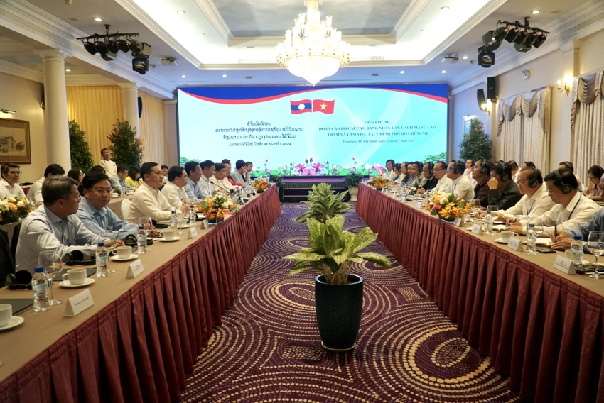 Toàn cảnh buổi làm việc. Ảnh: BẢO PHƯƠNG doan-can-bo-cap-cao-cua-dang-nhan-dan-cach-mang-lao-3.JPG