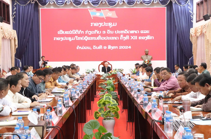 Ban Tuyên huấn Trung ương Đảng NDCM Lào kiểm tra công tác chuẩn bị Đại hội 3 cấp hướng tới Đại hội XII của Đảng tại tỉnh Khammouan