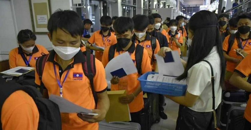 Lao động Lào làm việc ở nước ngoài đang có xu hướng ngày càng tăng trong những năm gần đây