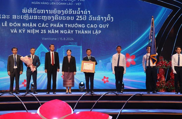 Ngân hàng liên doanh Lào – Việt 25 năm hình thành và phát triển lớn mạnh