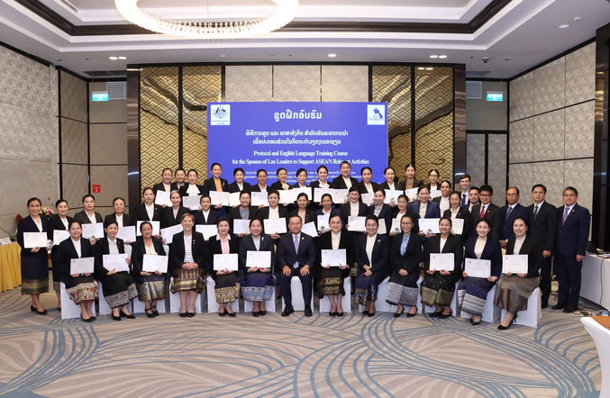 Bộ ngoại giao Lào tổ chức bồi dưỡng kỹ năng giao tiếp tiếng Anh và nghi thức ngoại giao cho phu nhân các lãnh đạo cấp cao