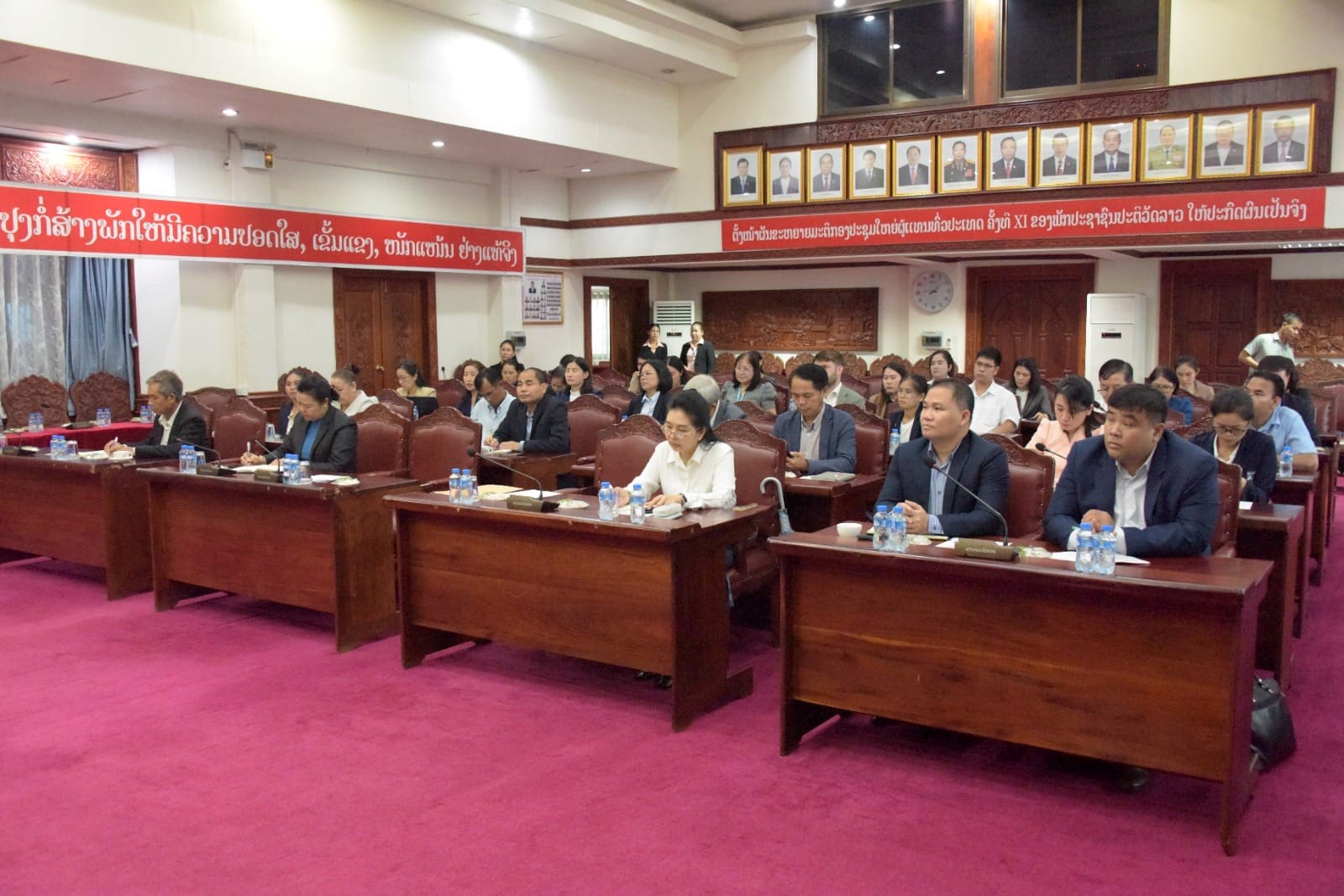Ngân hàng Nhà nước Lào thảo luận về việc khuyến khích sử dụng đồng Kip trong lĩnh vực giáo dục