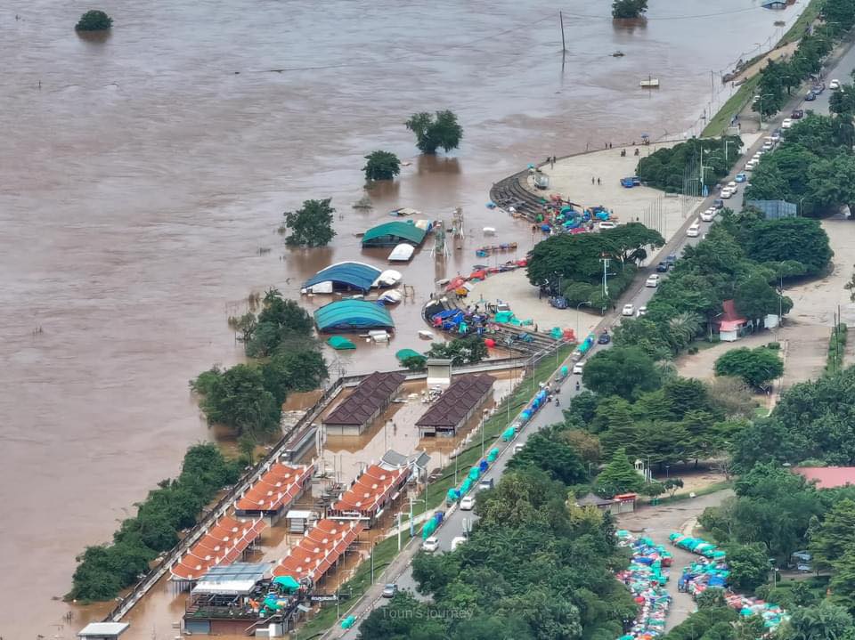 Mực nước sông Mekong dâng cao lên mức báo động, có nguy cơ ngập lụt tại thành phố Vientiane