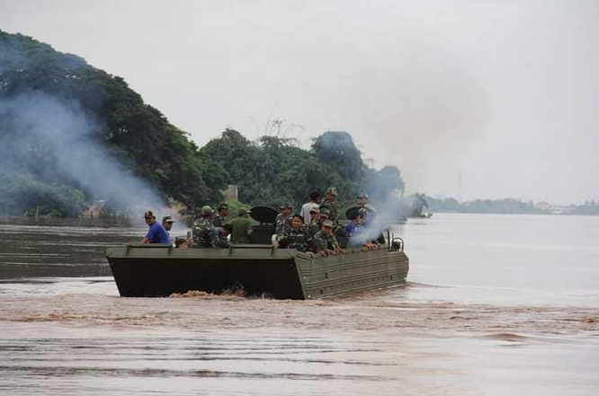 Lực lượng quân đội Lào triển khai các biện pháp cứu trợ người dân bị ảnh hưởng bởi lũ lụt ở Thủ đô Viêng Chăn