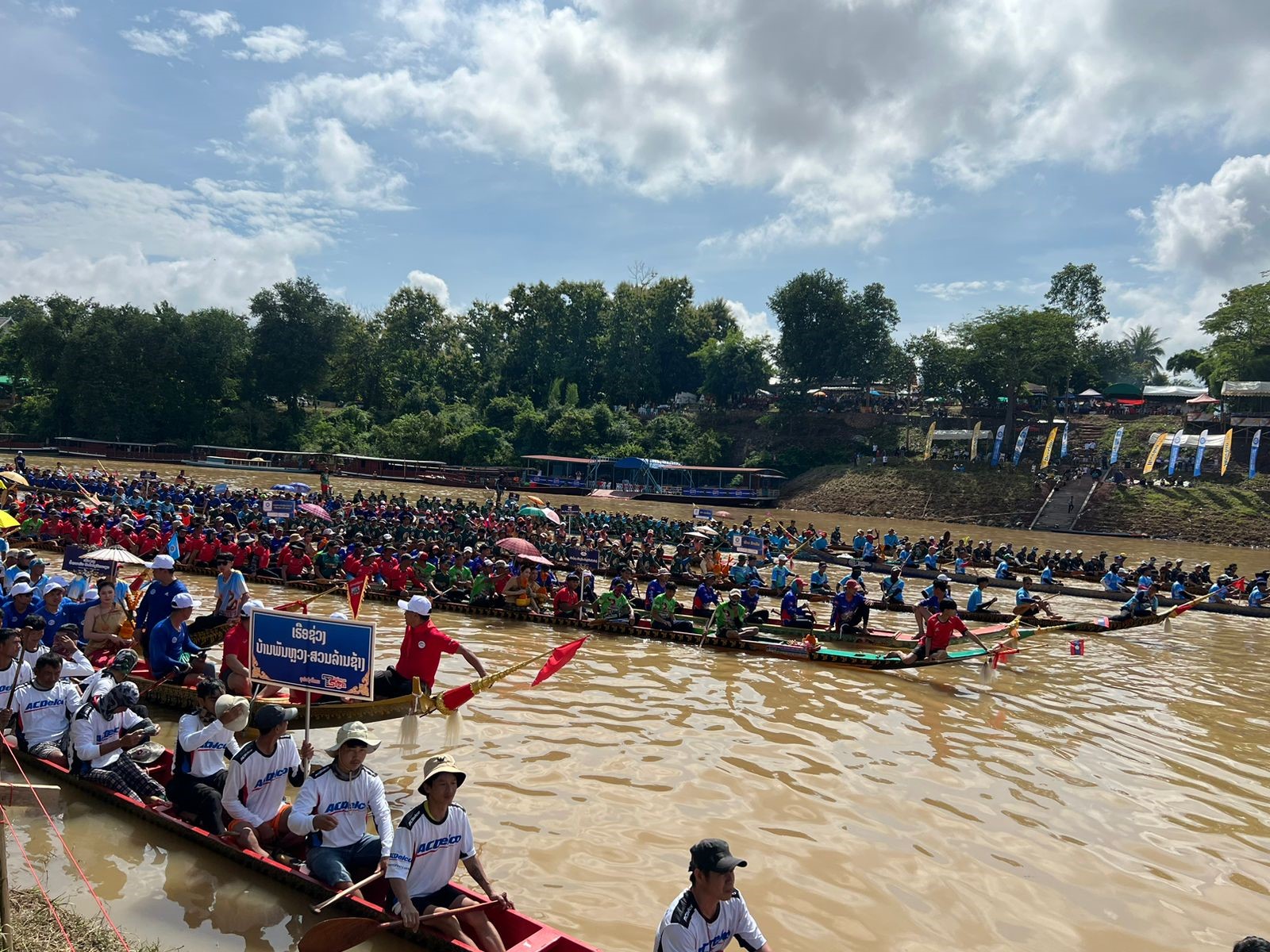 Giải đua thuyền năm 2024 tại cố đô Luang Prabang diễn ra sôi nổi