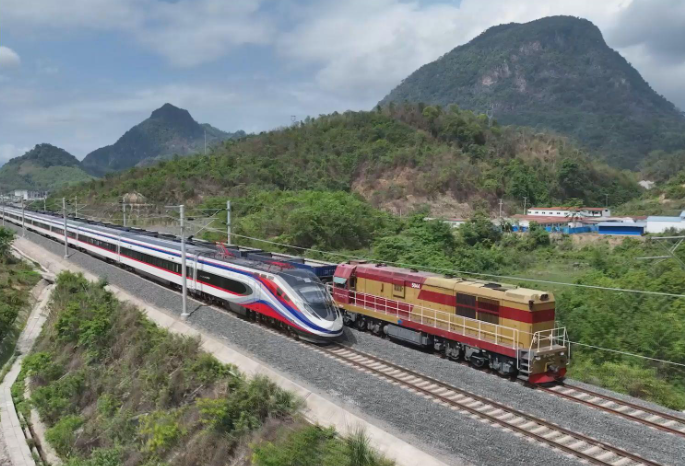 Lượng hàng hóa vận chuyển qua tuyến đường sắt Trung Quốc – Lào đạt 10 triệu tấn