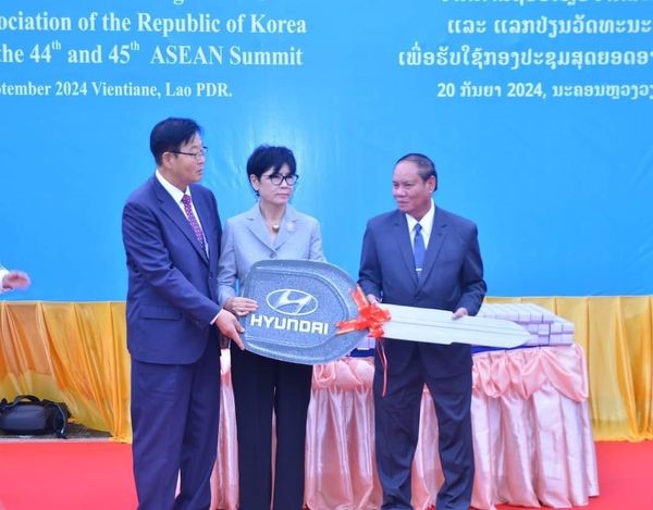 Hàn Quốc trao tặng phương tiện và công cụ chuyên dụng cho Bộ Công an Lào