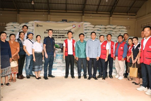 Tổ chức Lương thực Thế giới phân phát gạo cứu trợ người dân Lào bị thiên tai