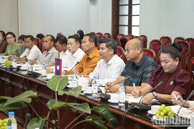 Đoàn cán bộ quản lý báo chí Lào thăm và làm việc tại Báo Nhân Dân ảnh 2