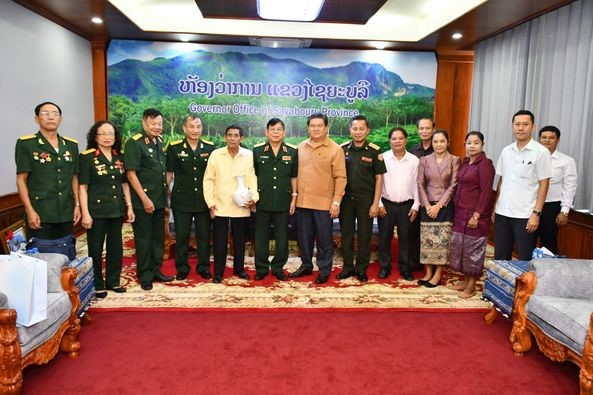Đoàn đại biểu cựu quân tình nguyện Việt Nam thăm và làm việc tại tỉnh Xayabouli