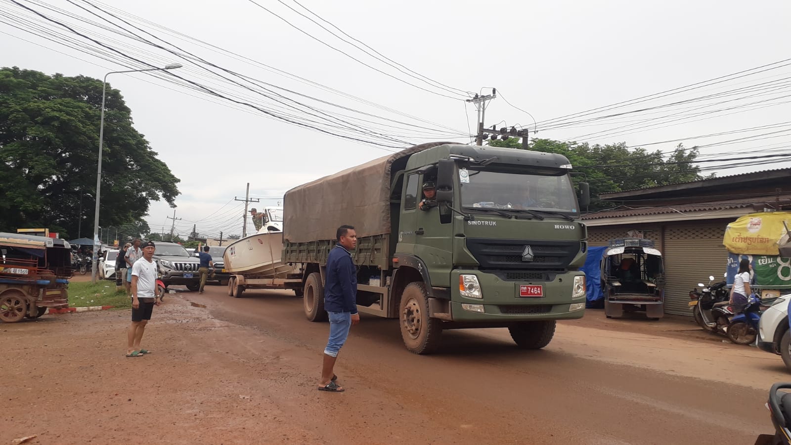 Thủ đô Viêng Chăn thông báo tạm dừng lưu thông trên tuyến đường số 11 và tuyến đường dọc bờ sông Mekong