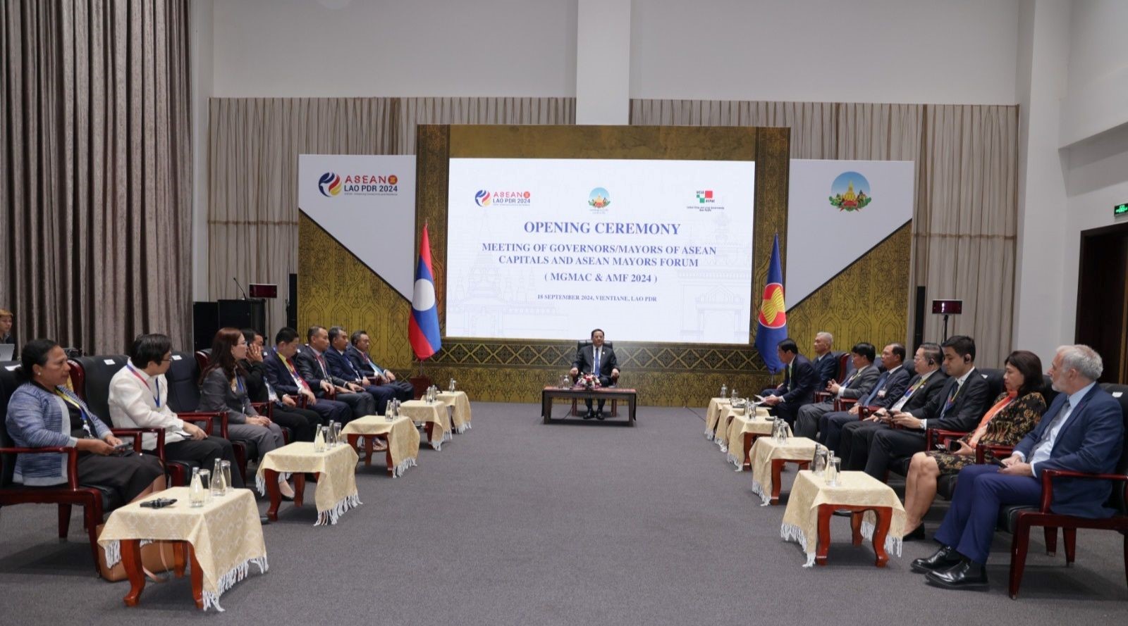 Thủ tướng Lào tiếp đón Thị trưởng thủ đô các nước ASEAN
