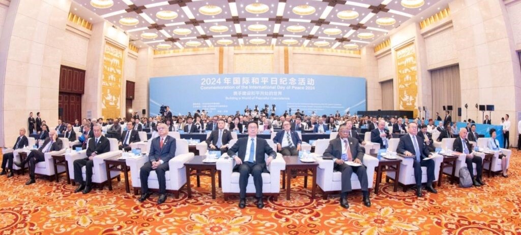 Đoàn đại biểu Ủy ban Hòa bình và Đoàn kết Lào tham dự Lễ kỷ niệm ngày Quốc tế Hòa bình tại Trung Quốc