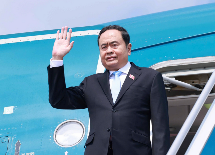 Chủ tịch Quốc hội Việt Nam rời Hà Nội lên đường thăm chính thức Lào và tham dự AIPA-45