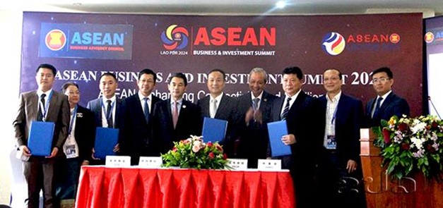 Các tổ chức và doanh nghiệp Lào – Trung ký kết nhiều thỏa thuận hợp tác chiến lược