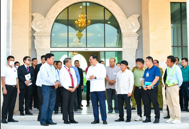 Thủ tướng Lào kiểm tra công tác chuẩn bị cho Hội nghị Thượng đỉnh ASEAN 44, 45