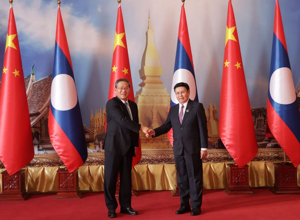 Chủ tịch Quốc hội Lào tiếp và làm việc với Thủ tướng Trung Quốc