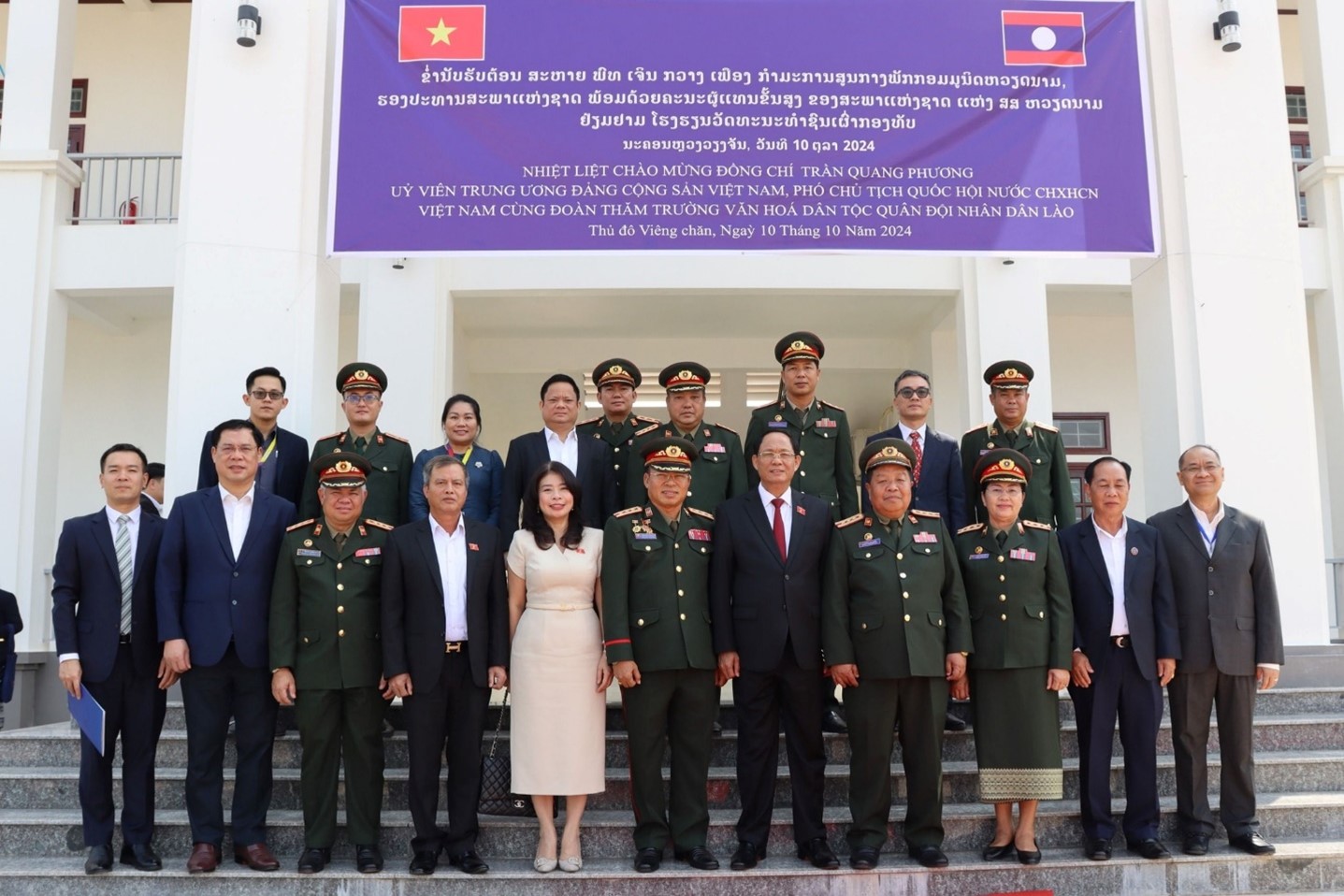 Phó Chủ tịch Quốc hội Trần Quang Phương thăm trường Văn hóa Dân tộc Quân đội Nhân dân Lào