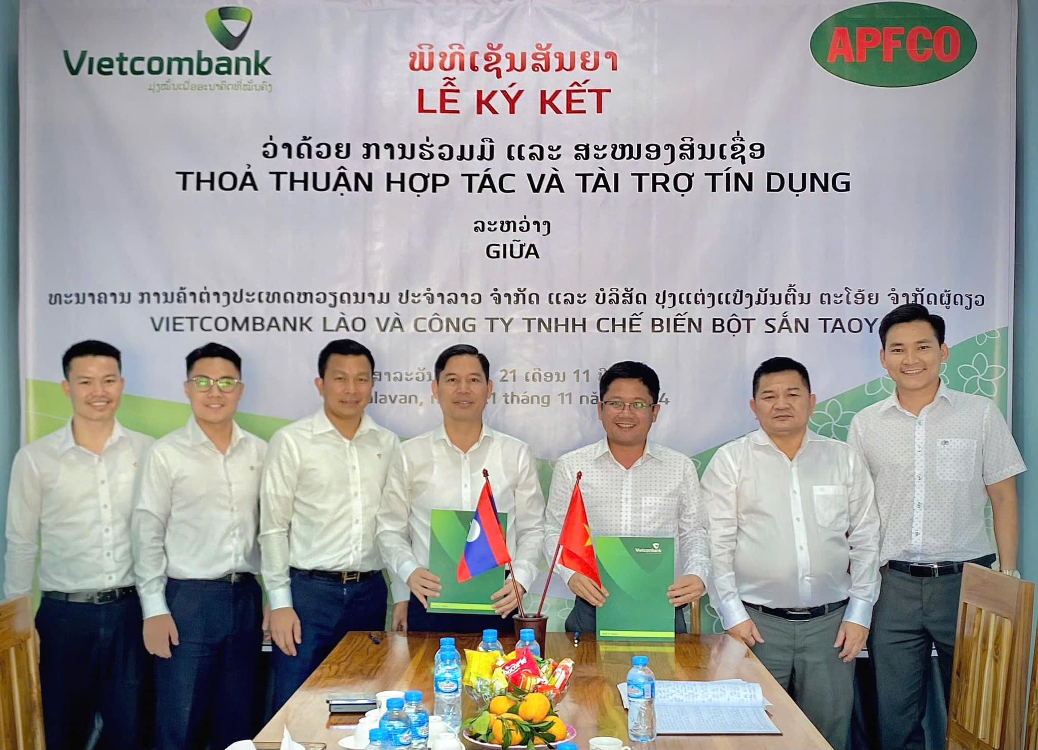 Vietcombank Lào và Công ty TNHH Chế biến bột sắn Taoy tổ chức lễ ký kết hợp đồng cấp tín dụng tài trợ cho Dự án Nhà máy chế biến bột sắn Taoy