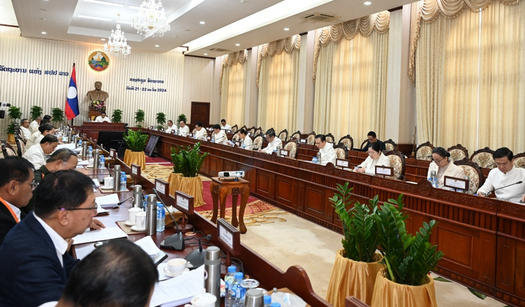 Hội nghị thường kỳ Chính phủ Lào tháng 11/2024 bàn về nhiều dự thảo luật quan trọng