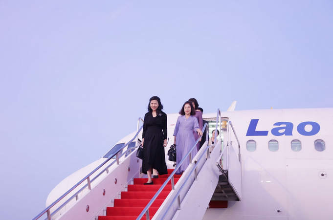 Phu nhân Tổng Bí thư Tô Lâm bắt đầu thăm Lào