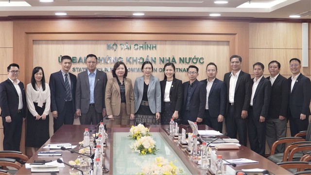Ủy ban Chứng khoán Việt Nam chia sẻ kinh nghiệm phát triển thị trường chứng khoán với Ủy ban Chứng khoán Lào
