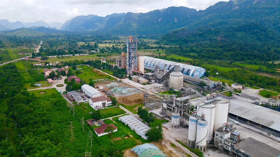 Lỗ nặng, China Power rao bán 77% cổ phần nhà máy xi măng lớn nhất tại Lào