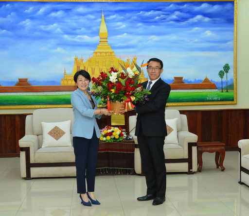 Đại sứ Trung Quốc tại Lào chúc mừng Quyền Trưởng Ban Đối ngoại Trung ương Đảng NDCM Lào