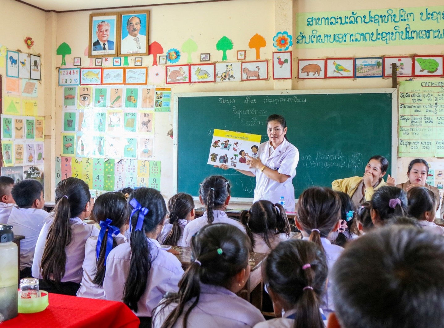 Tỷ lệ nhập học của học sinh sinh viên Lào có xu hướng giảm xuống