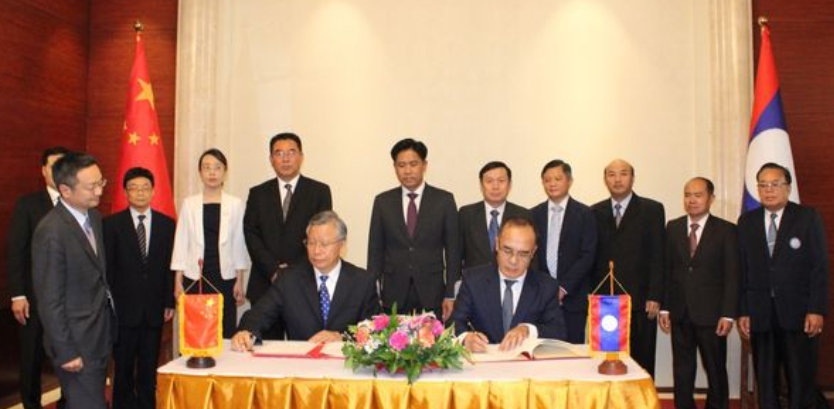 Bộ Tư pháp Lào và Bộ Tư pháp Trung Quốc ký MOU hợp tác nhiều nội dung quan trọng