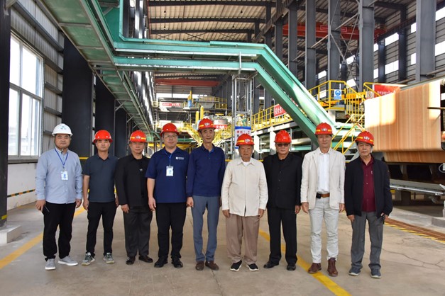 Nguyên Phó Thủ tướng Lào thăm dự án khai thác khoáng sản trên địa bàn thủ đô Viêng Chăn