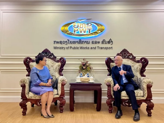 Bộ Công chính và Vận tải và Đại sứ quán Thái Lan tại Lào trao đổi về tiến độ các dự án hạ tầng giao thông quan trọng