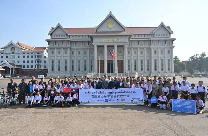 Quỹ Phát triển Nông thôn Trung Quốc trao tặng 1.000 chiếc xe đạp cho học sinh Lào
