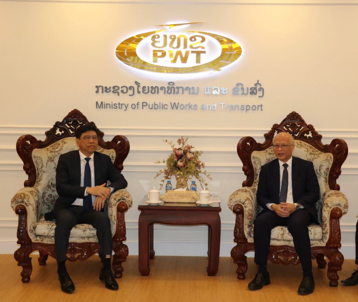 Lãnh đạo Bộ Giao thông Vận tải Việt Nam và Bộ Công chính và Vận tải Lào trao đổi nhiều nội dung quan trọng