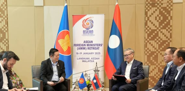 Bộ trưởng Ngoại giao Lào gặp Tổng Thư ký ASEAN và Bộ trưởng Ngoại giao Indonesia tại Malaysia