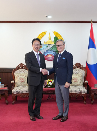 Bộ trưởng Ngoại giao Lào tiếp Đại sứ Nhật Bản tại Lào