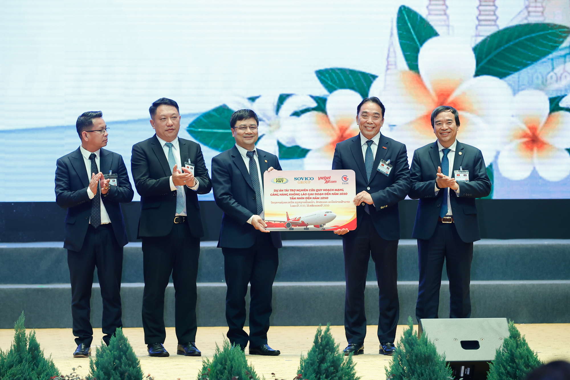 Doanh nghiệp Việt Nam tham gia lập quy hoạch tổng thể hệ thống sân bay Lào