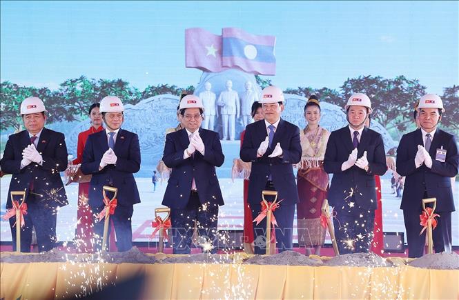 Thủ tướng Phạm Minh Chính, Thủ tướng Lào dự lễ khởi công Công viên Hữu nghị Lào – Việt Nam