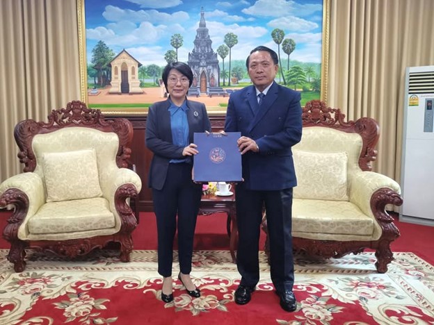 Tỉnh trưởng tỉnh Savannakhet tiếp đón Đại sứ Trung Quốc tại Lào