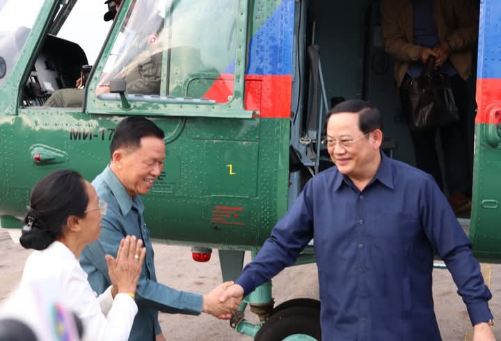 Thủ tướng Lào thị sát dự án khai khoáng của Công ty Vang Tat tại tỉnh Attapeu